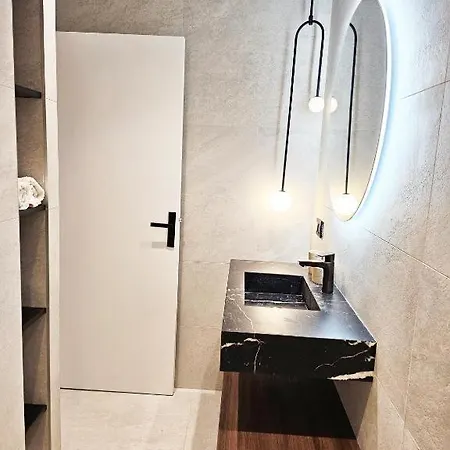 53 Berriat - T2 Avec Balcon, Moderne Et Bien Renove, Wifi Fibre Daire